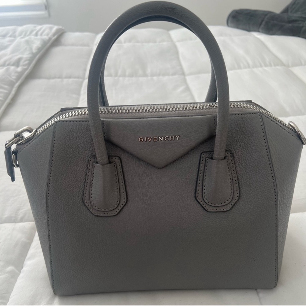 Givenchy Antigona bag medium